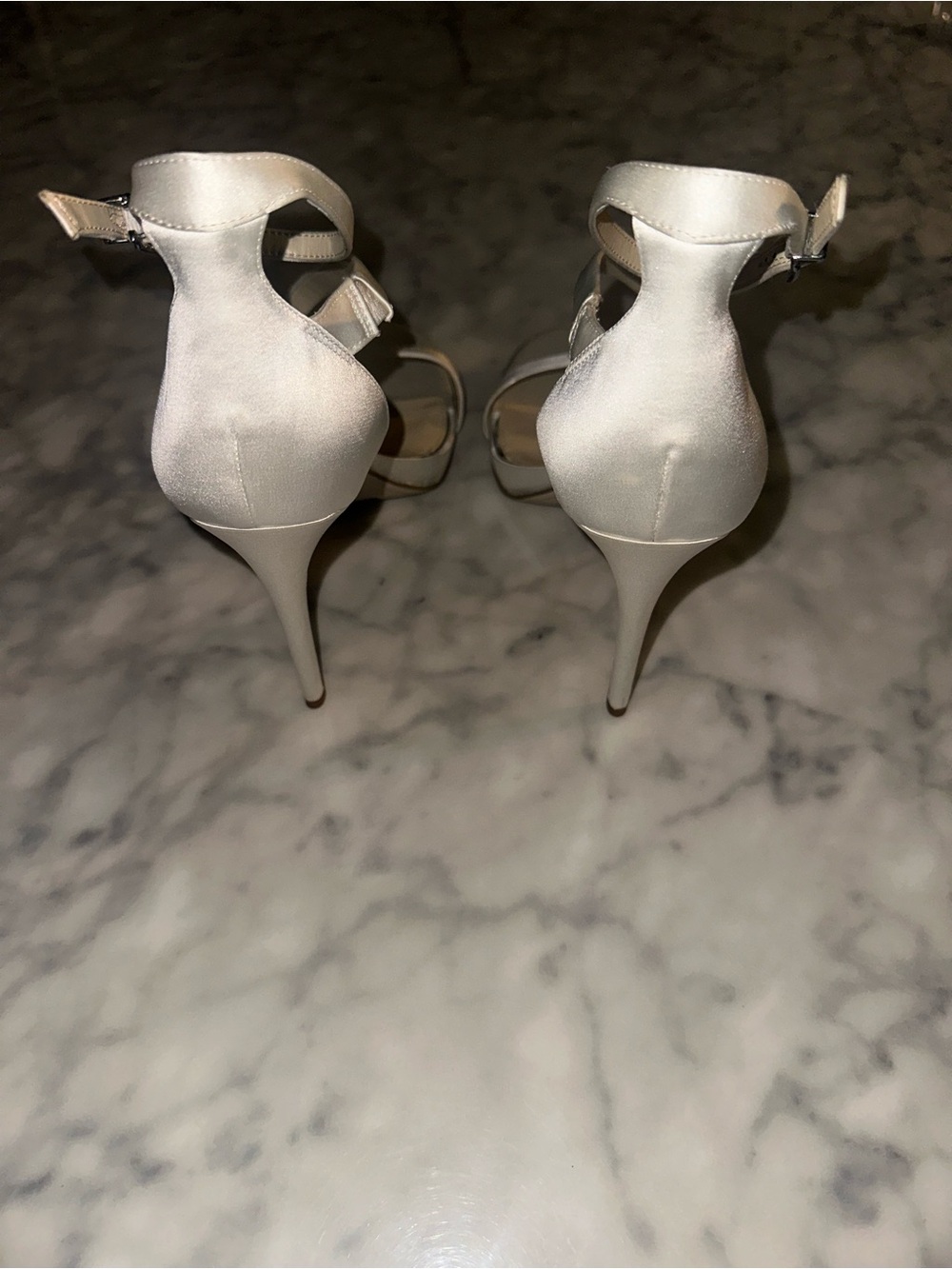 Jessica Simpson Women's Ankle-Strap wedding Heeled Sandals Ivory size 12 - Picture 4 of 6
